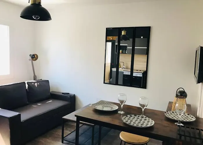 2/3 Pers, Centre Avec Parking.